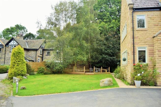 5 bed Detached to rent Image 9