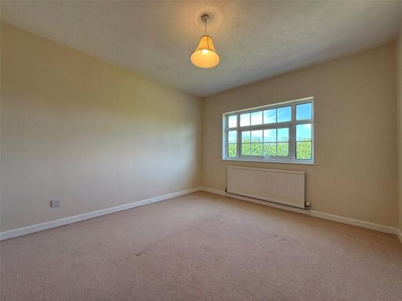 4 bed Detached for sale Image 6