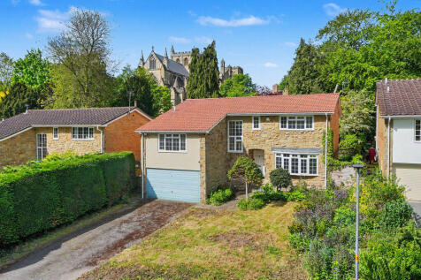 8 Cathedral Close, Ripon, North Yorkshire, HG4 1ND