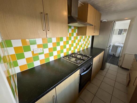 2 bed Terraced to rent Image 5