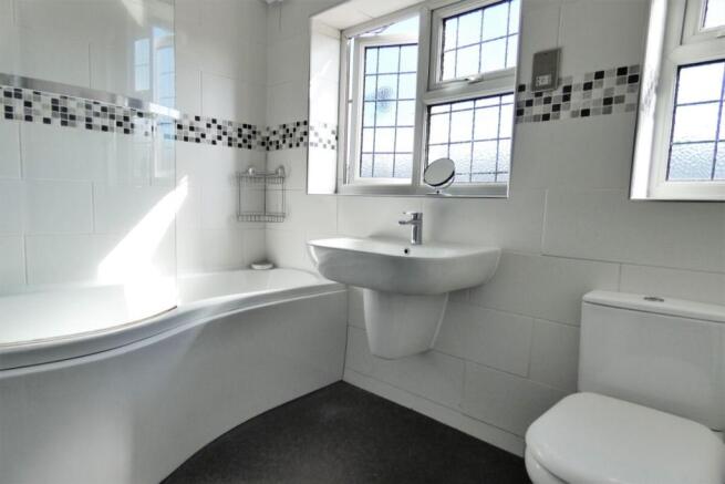 Family Bathroom / WC