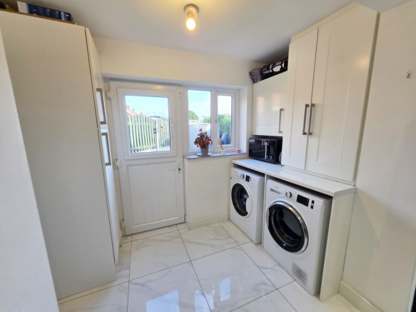 4 bed Semi-Detached for sale Image 7