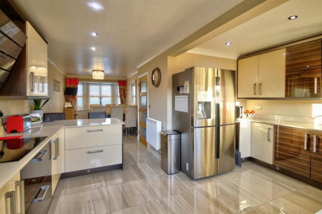 Kitchen Area: