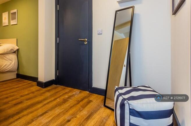 Studio to rent Image 11