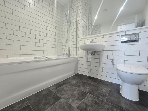 2 bed Apartment to rent Image 5