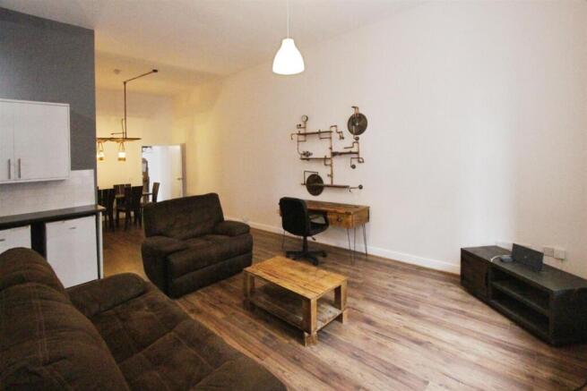 df5ae6d4-Lounge 201.JPG