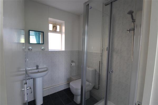 EN-SUITE SHOWER ROOM