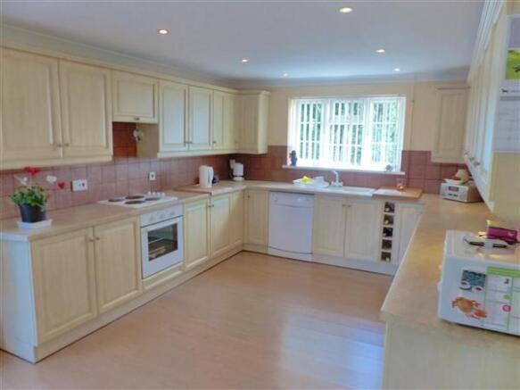 KITCHEN/BREAKFAST ROOM VIEW 2