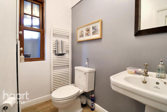 5 bed Detached for sale Image 7