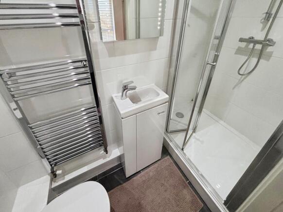 2 bed Flat for sale Image 4