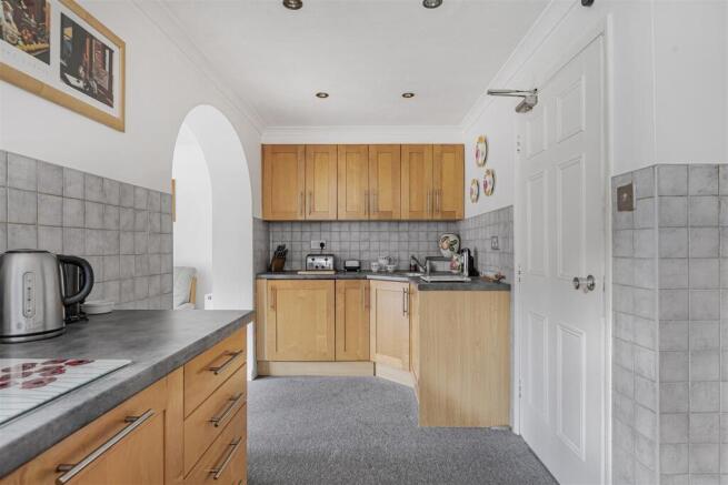 Burns Crescent, Bicester photo 4