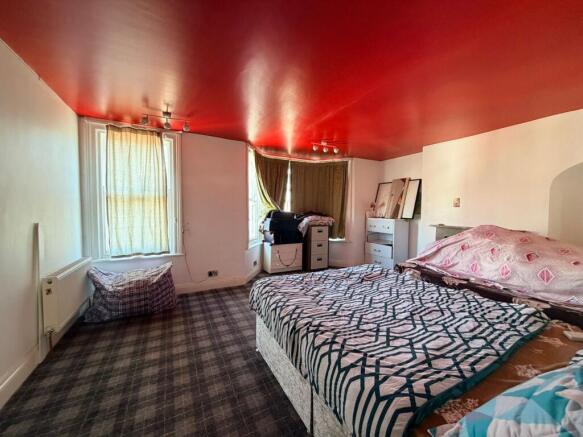 6 bed Not Specified for sale Image 8