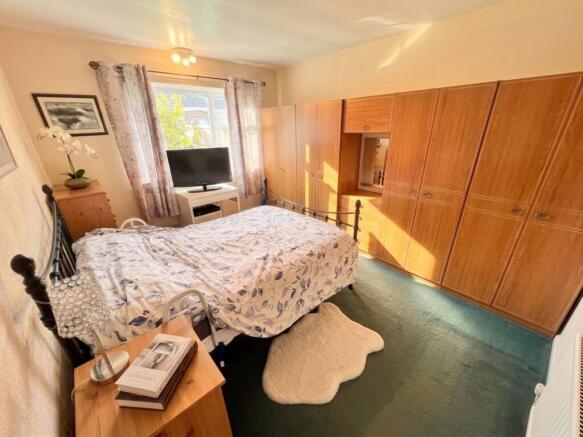 2 bed Semi-Detached Bungalow for sale Image 6