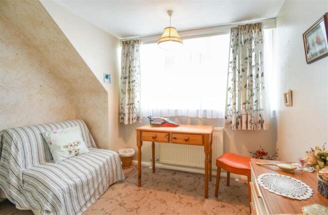 bedroom 2.JPG
