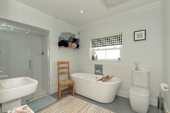 Prim-Bathroom.jpg