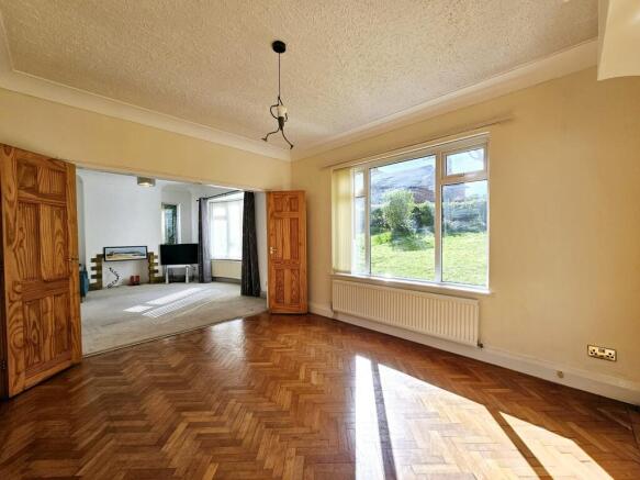 5 bed Detached for sale Image 5