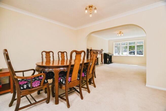 4 bed Detached for sale Image 7