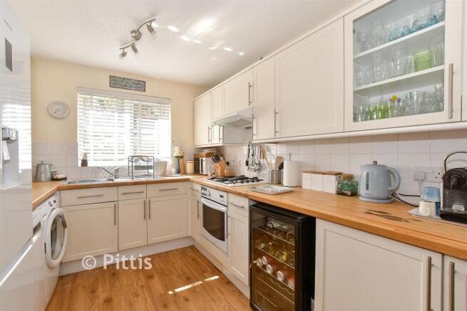 Kitchen/ Dining Area