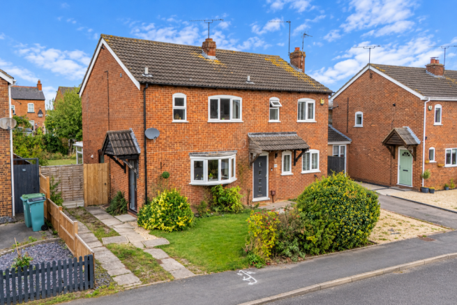 3-bed semi-detached on Underwood Drive, Stoney Stanton, Leicester, Leicestershire, £240,000
