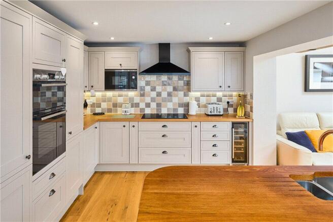 4 bed Semi-Detached for sale Image 4