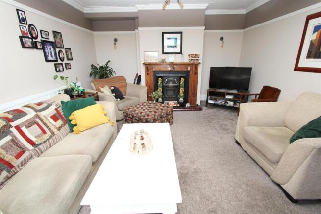 4 bed Semi-Detached for sale Image 4