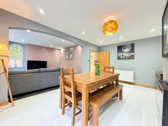 4 bed Semi-Detached for sale Image 5