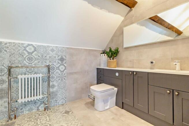 5 tr en suite.jpg
