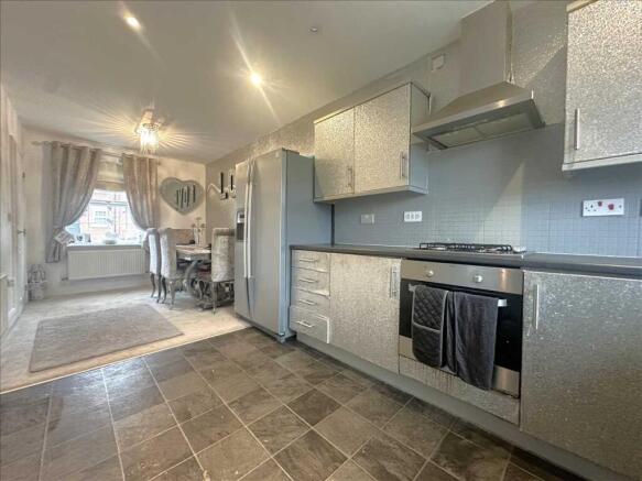 3 bed House for sale Image 11