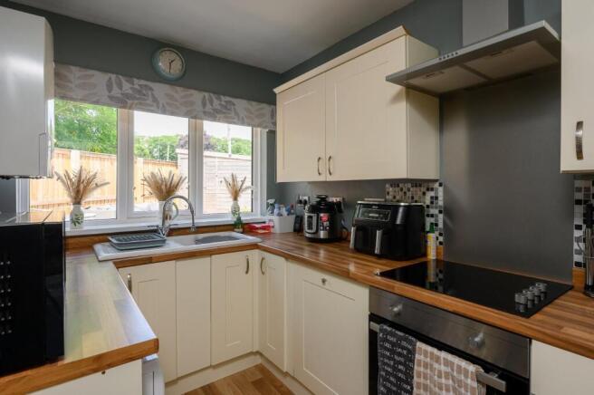 4 bed House for sale Image 4