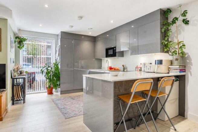 2 bed Apartment for sale Image 6
