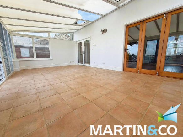 4 bed Detached to rent Image 8