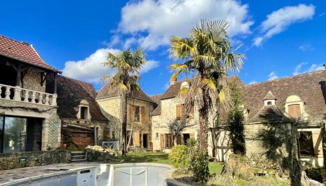 16AD2876B42A4E8F9F08892F5A7B33AB