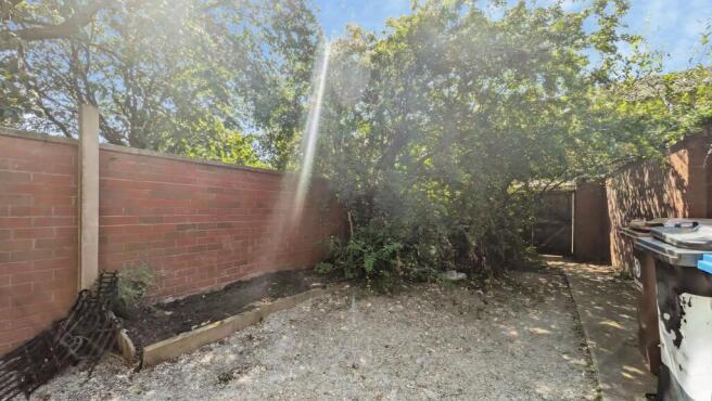 2 bed Terraced to rent Image 9