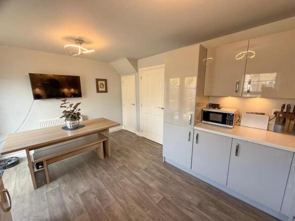 3 bed Semi-Detached for sale Image 11