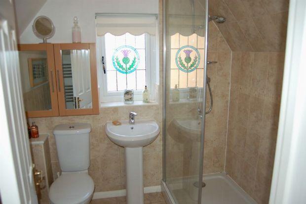 EN-SUITE SHOWER ROOM