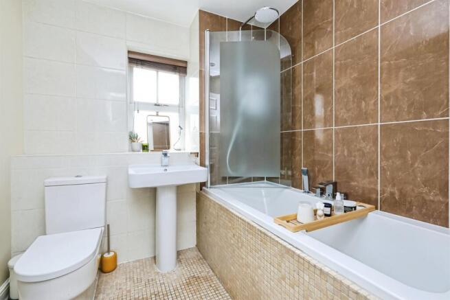 4 bed Detached for sale Image 11