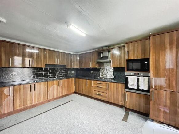 5 bed Terraced for sale Image 6