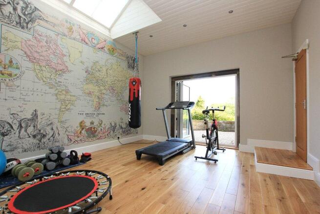 5 bed Detached for sale Image 10