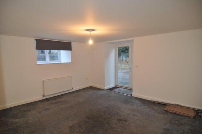 2 bed Apartment to rent Image 2