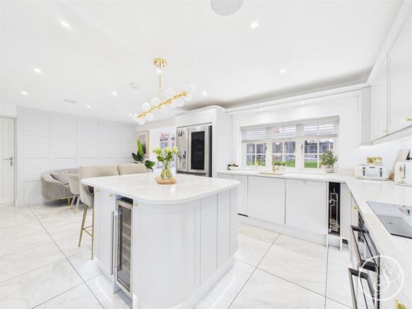 4 bed Detached for sale Image 7