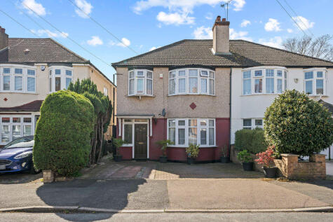 St. James Avenue, Sutton