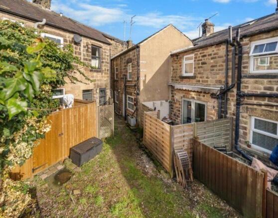 2 bed Terraced to rent Image 10