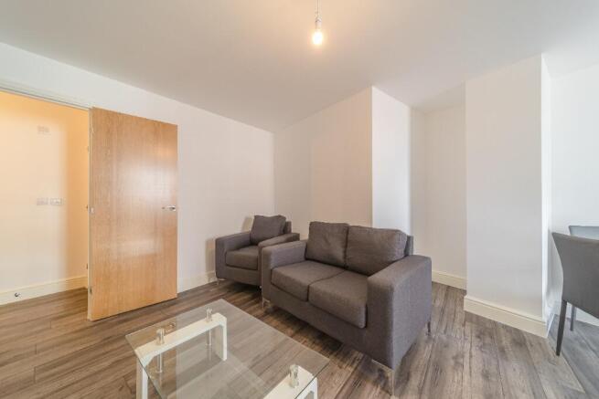 1 bed Apartment to rent Image 4