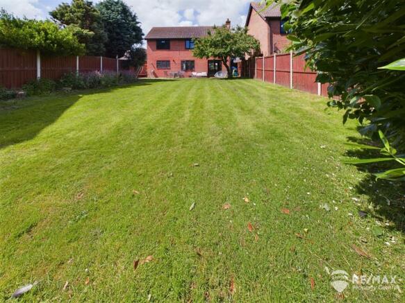 Rear Garden (2).jpg