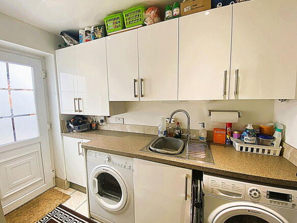 4 bed Detached for sale Image 10
