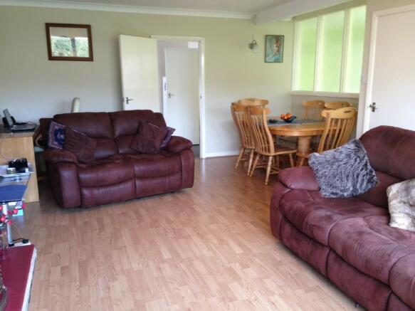 Lounge/dining rm x3