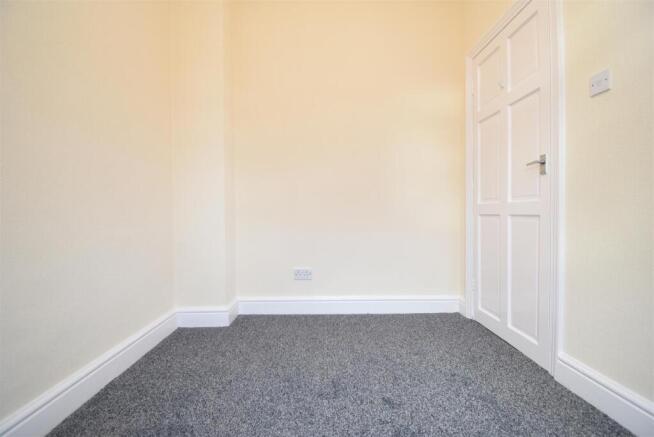 2 bed Terraced to rent Image 8