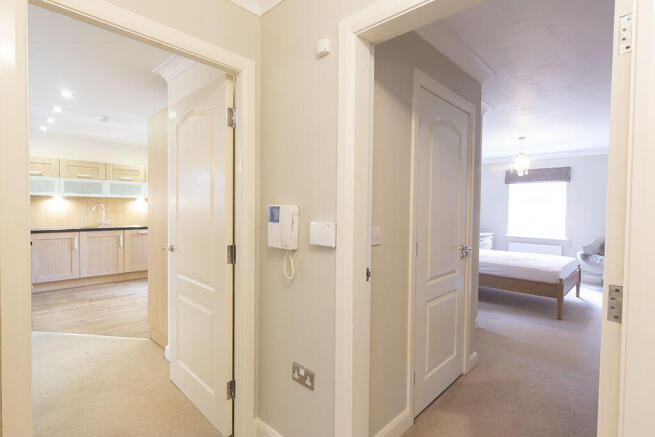 2 bed Apartment to rent Image 12