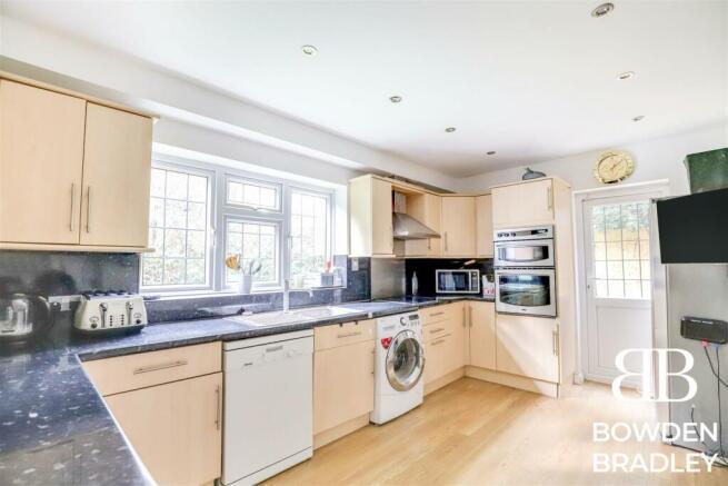 Kitchen/ Breakfast Room