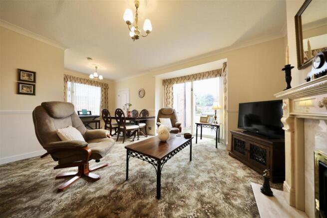 4 bed Semi-Detached for sale Image 9